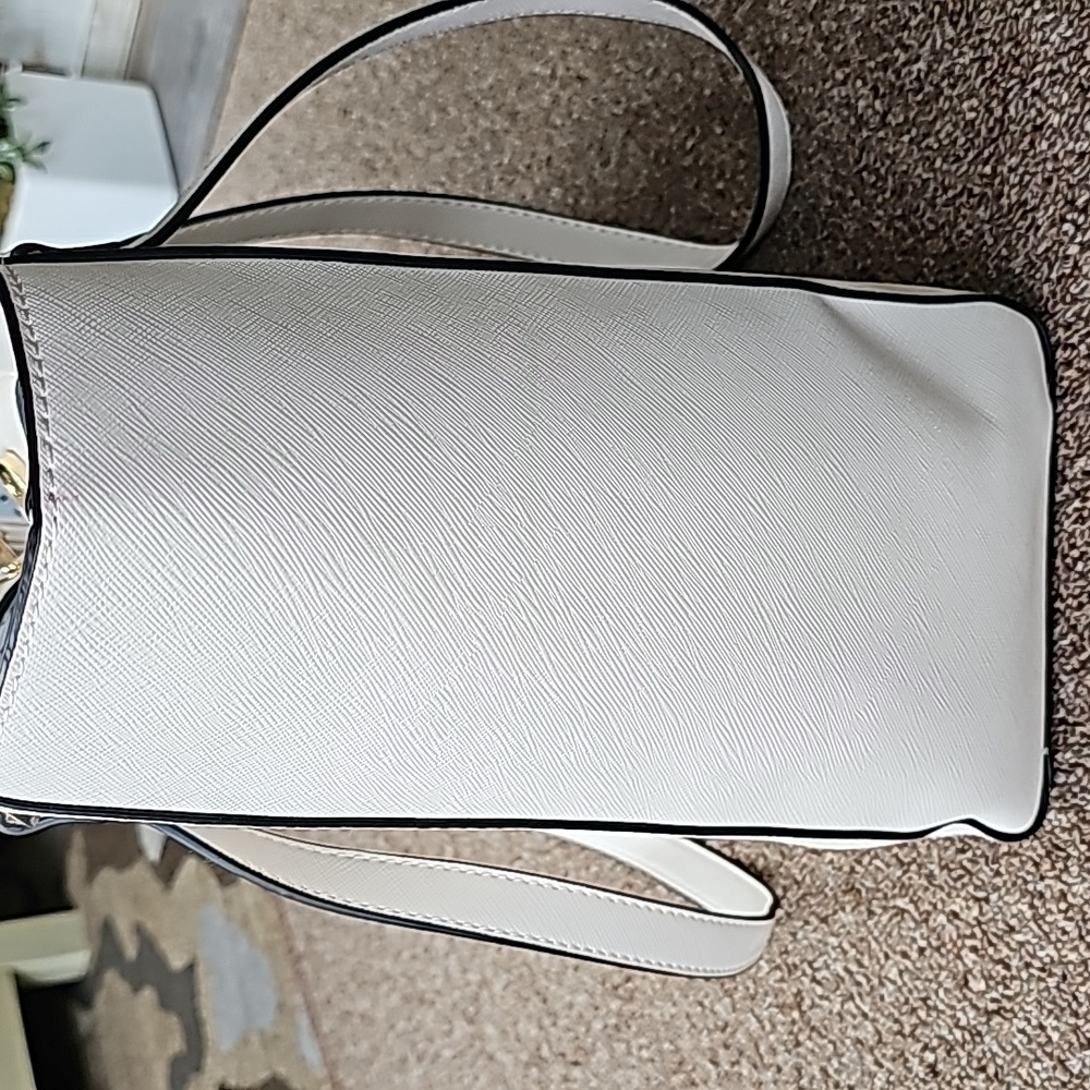 Handbag - Picture 7 of 16